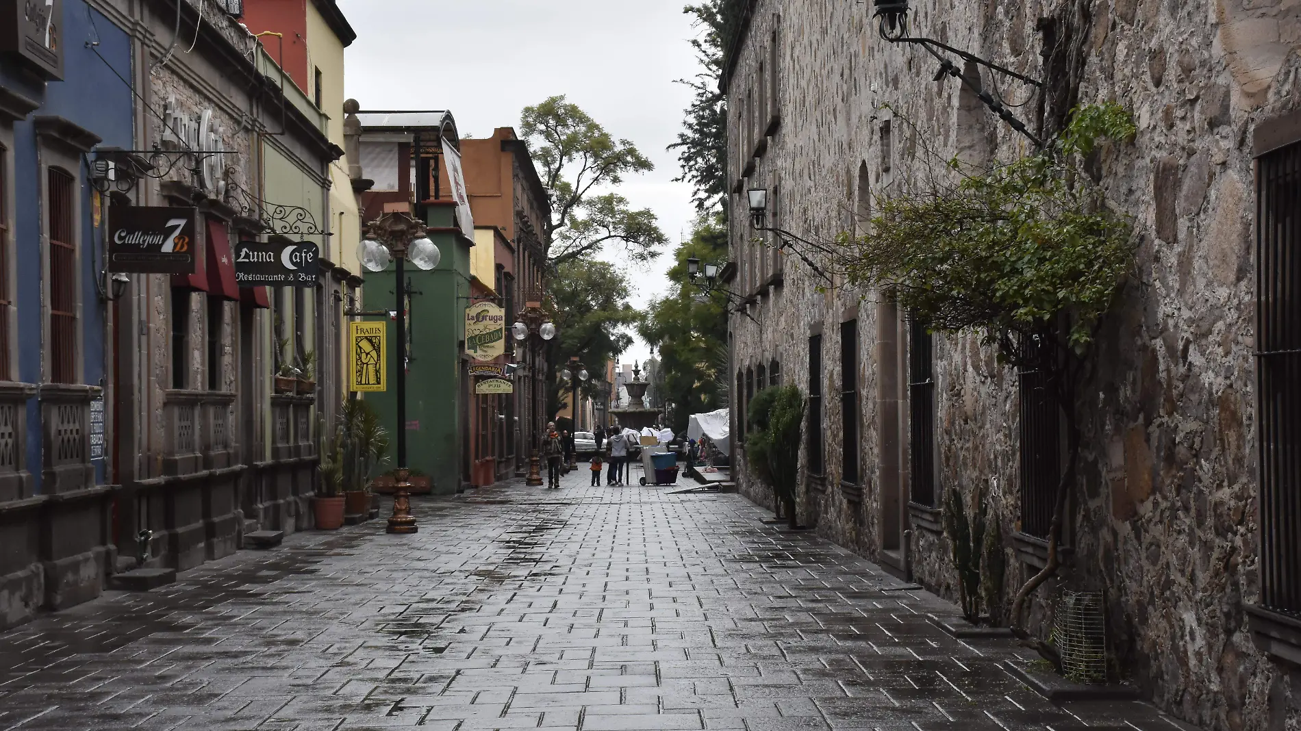 Calles sin comercio por el frio y lluvias Aranzazu